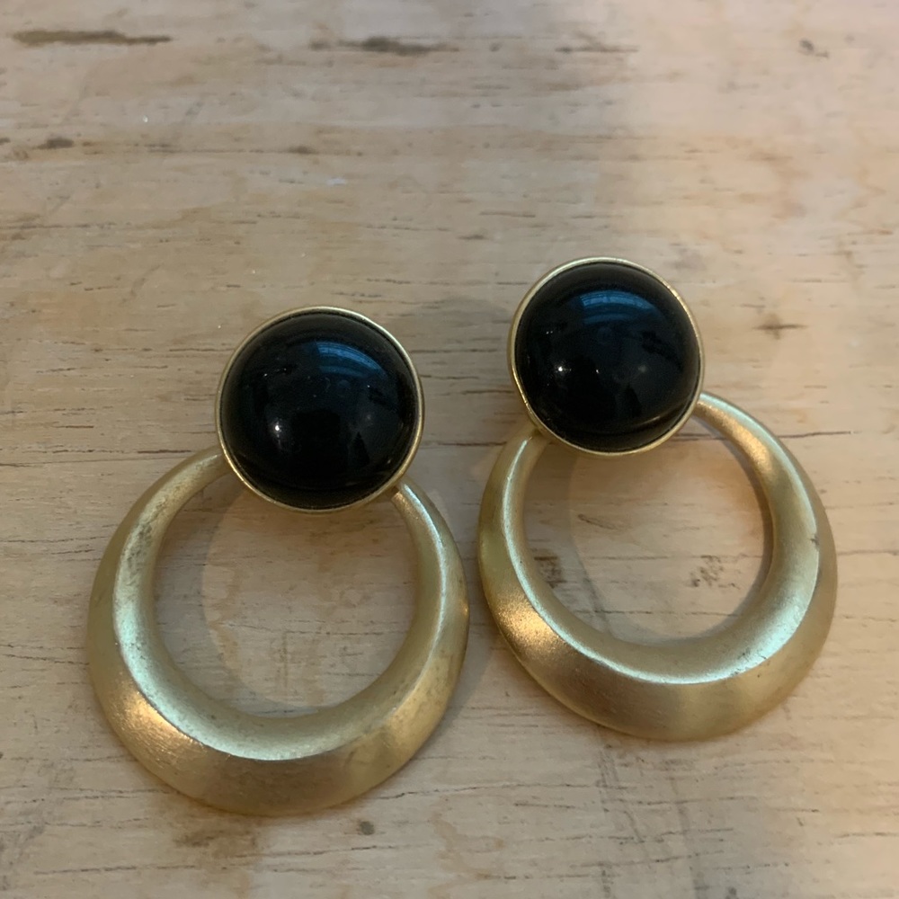 Vintage black & gold earring